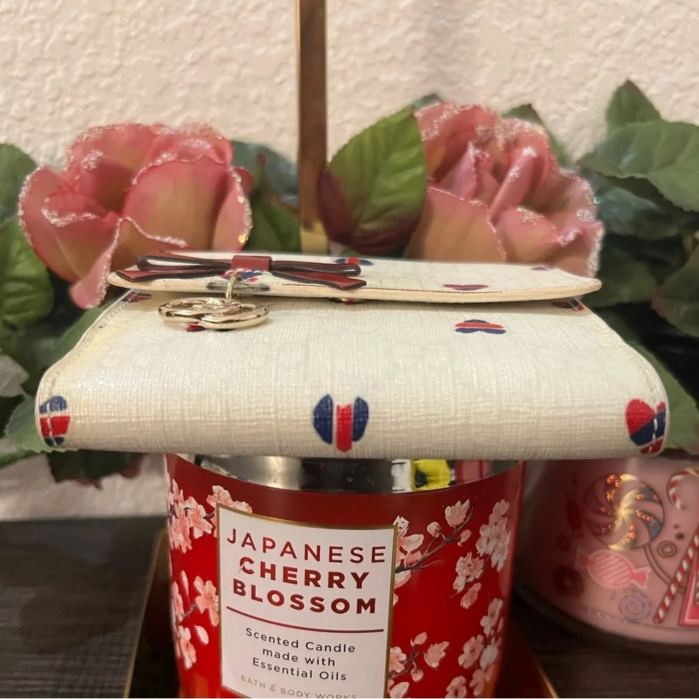 ⭐️Gucci PVC Leather Ribbon Heart Bifold Wallet - Picture 6 of 16